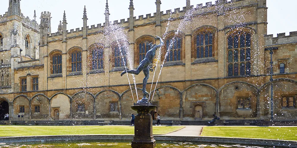 Figure of Mercury above the fountain and pond
