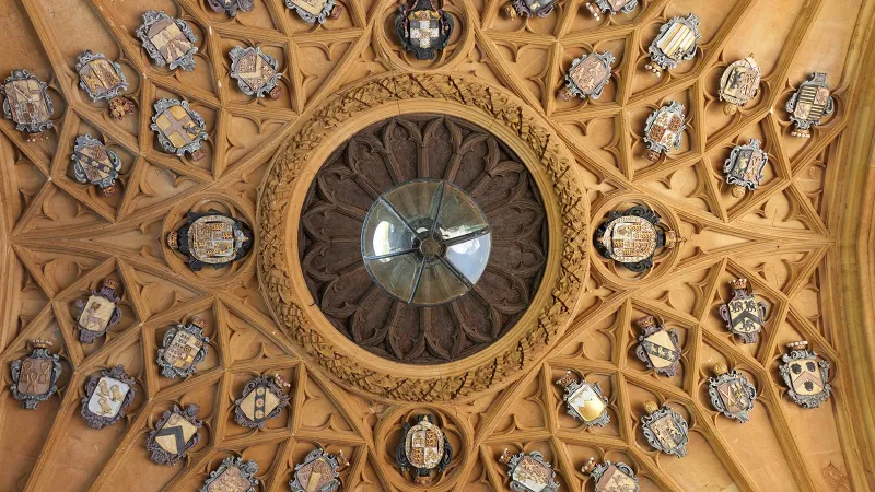 Roof decoration in Canterbury gate