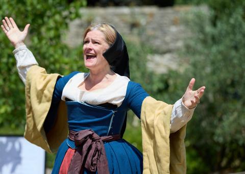 Tudor Fayre dancing