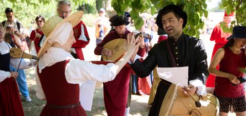 Tudor Fayre singing