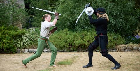 Tudor Fayre swordsmen