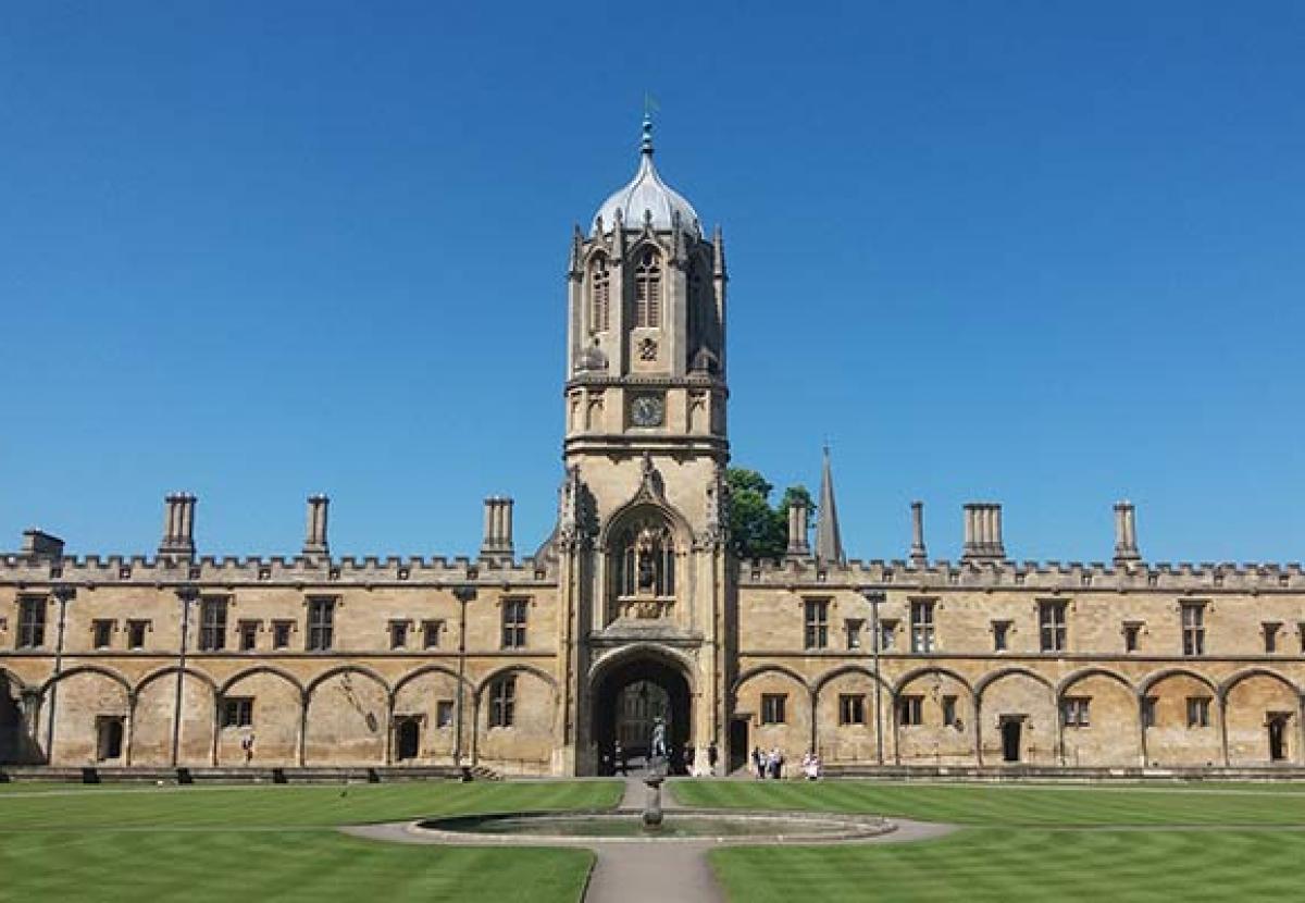 View across Tom Quad towards Tom Tower