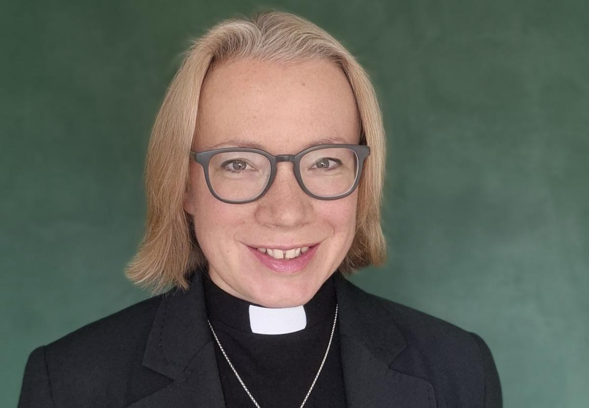 Portrait photo of Revd Catherine Cleghorn