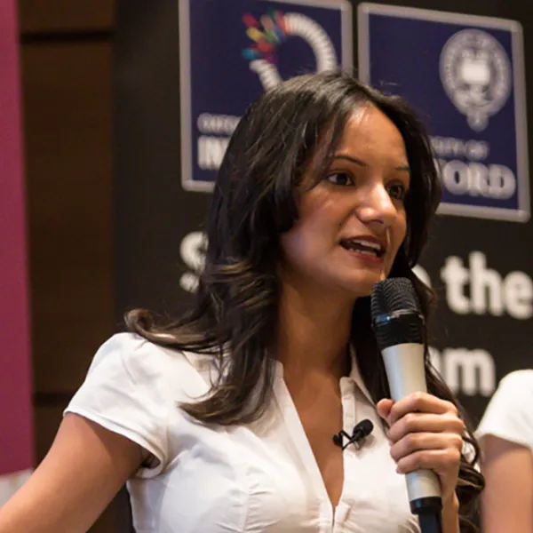 A student making a presentation at an Oxford Edge event