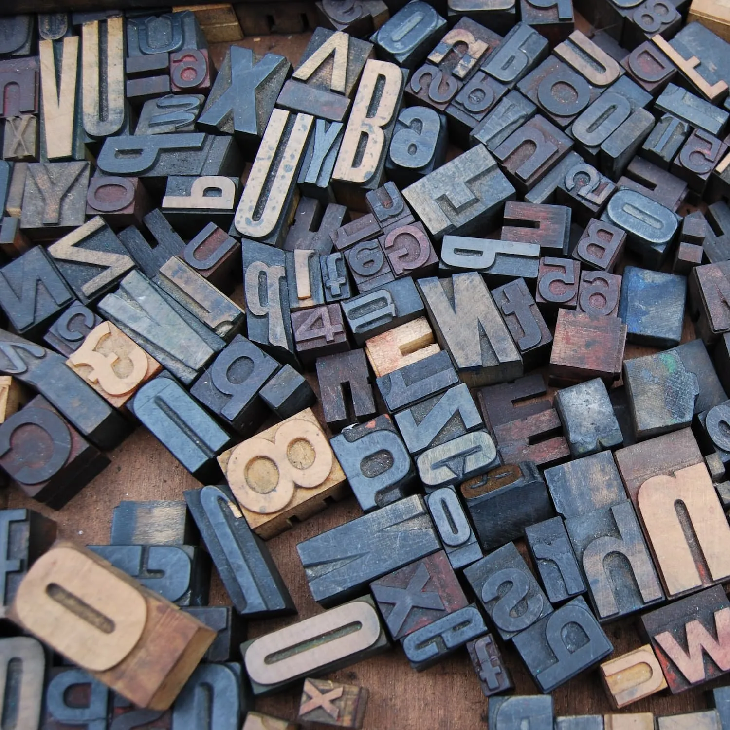 Wood block letter type