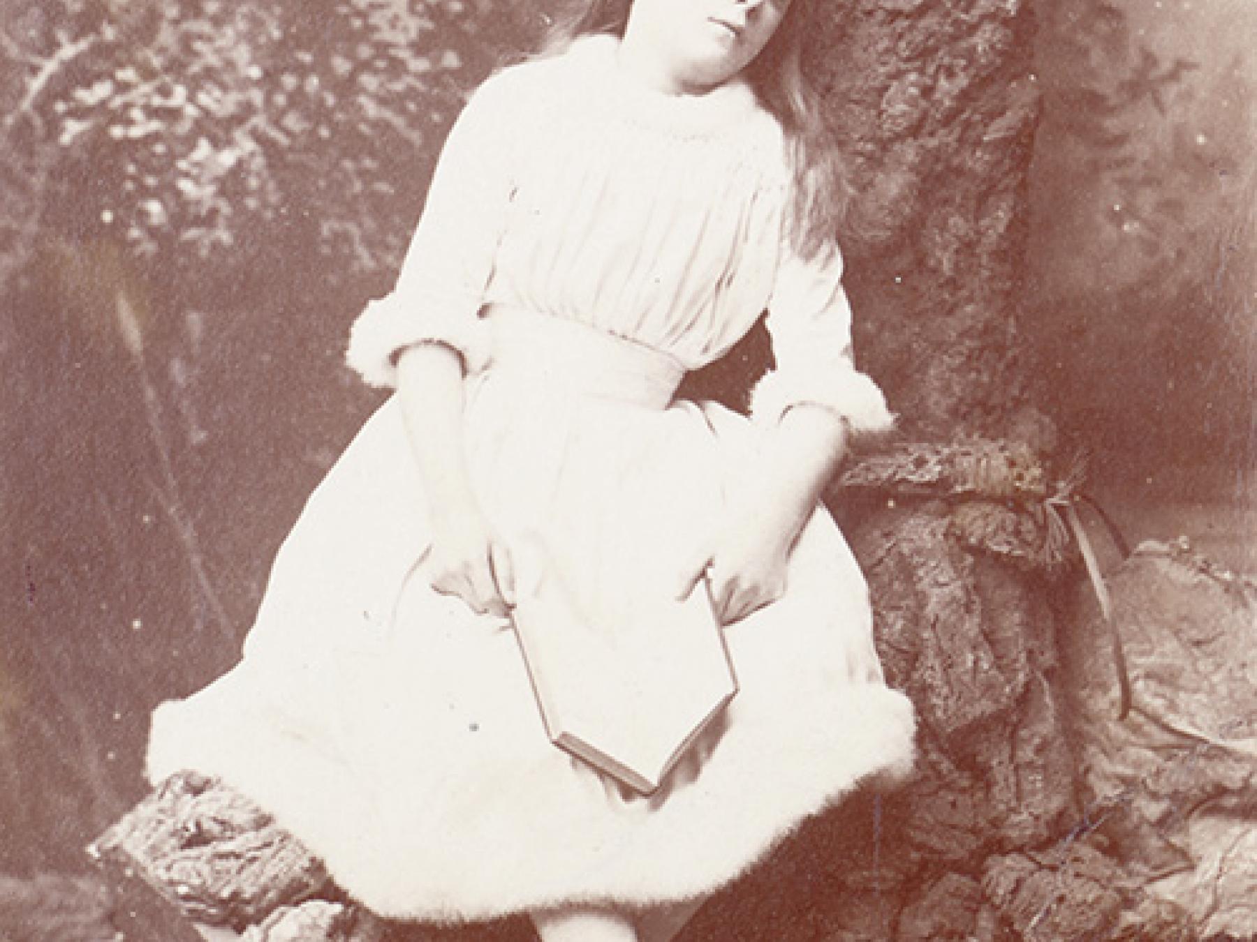 Phoebe Carlo as Alice, 23 Dec 1886